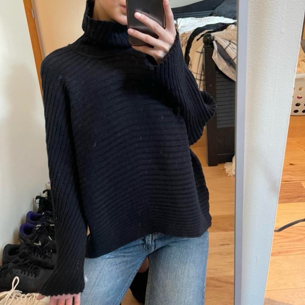 Larry Levine Black Ribbed Turtleneck Sweater
